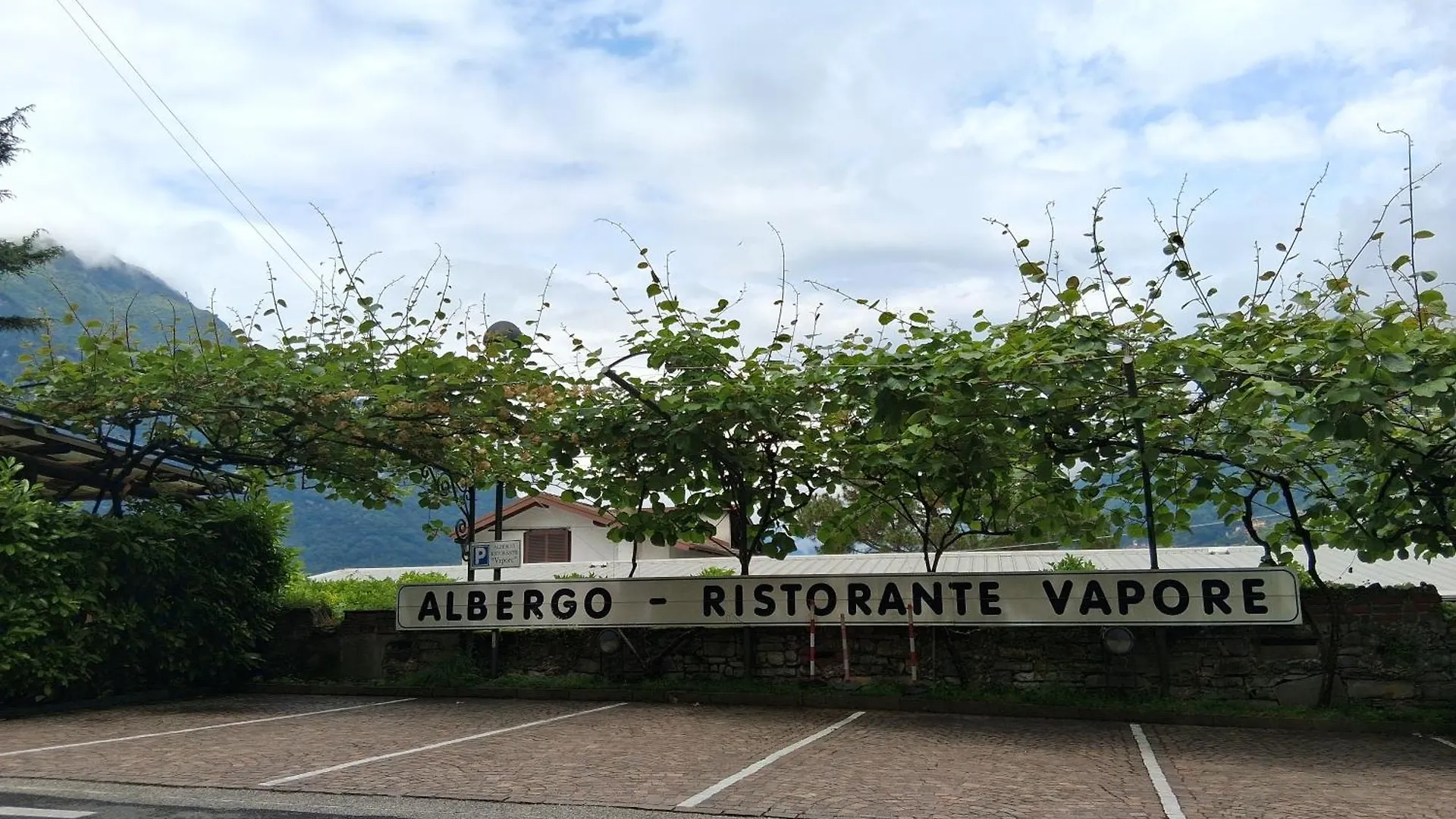 Hotel Ristorante Vapore Faggeto Lario 2*,  イタリア