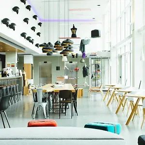 Отель Moxy Milan Malpensa Airport, Казе-Нуове