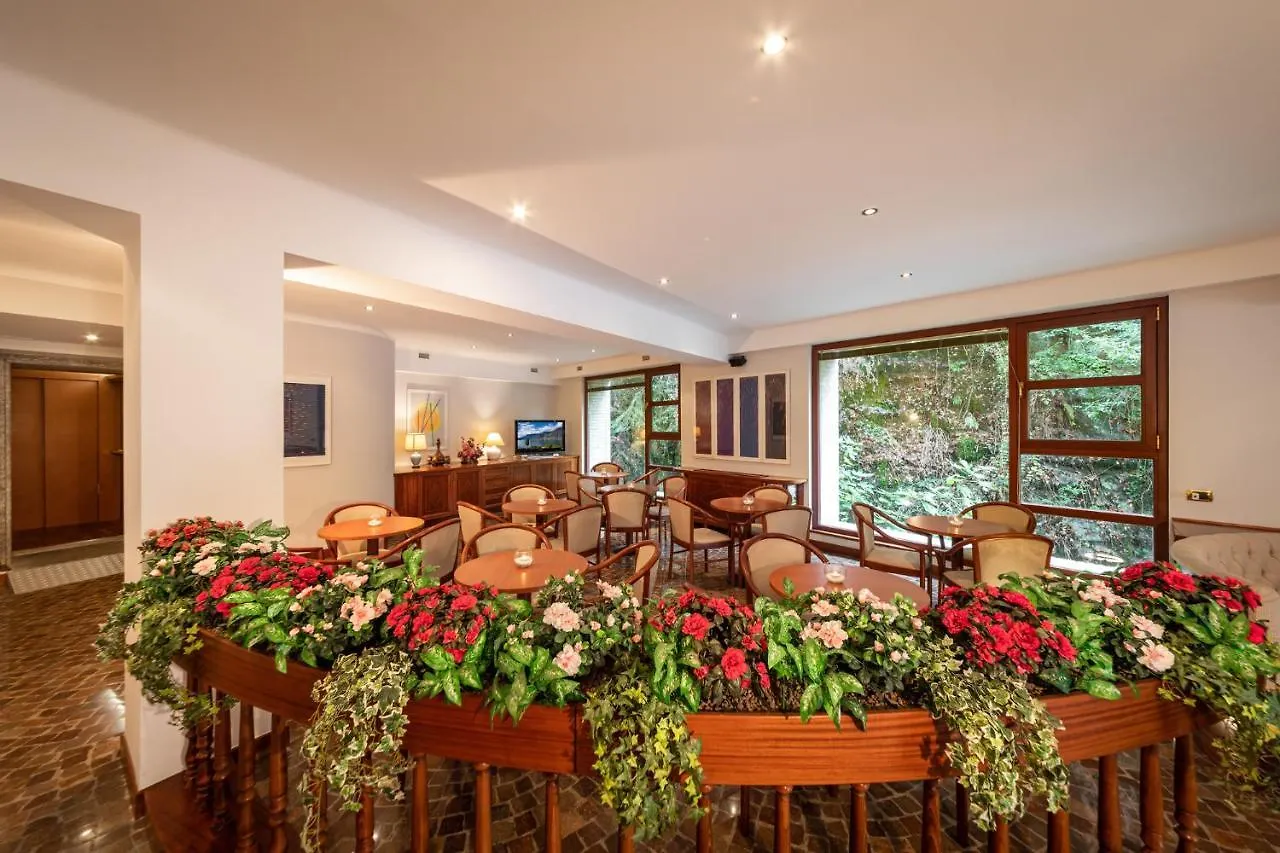 Hotel Ristorante Vapore Faggeto Lario 2*,